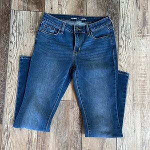 Old Navy Mid-Rise Kicker Boot-Cut Jeans. Medium Wash, size 4